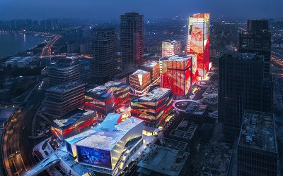 獻禮特區40年,洲明榮膺“品牌40人”和“國際信譽品牌”兩大榮譽