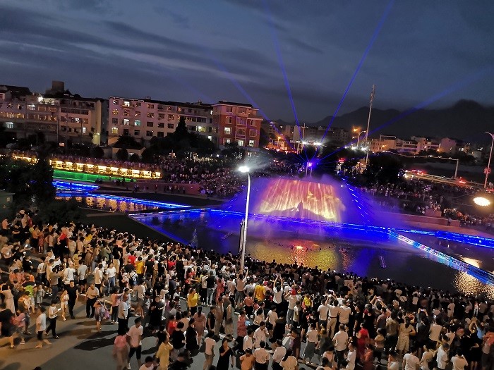 當(dāng)水景碰上照明，美得一塌糊涂！