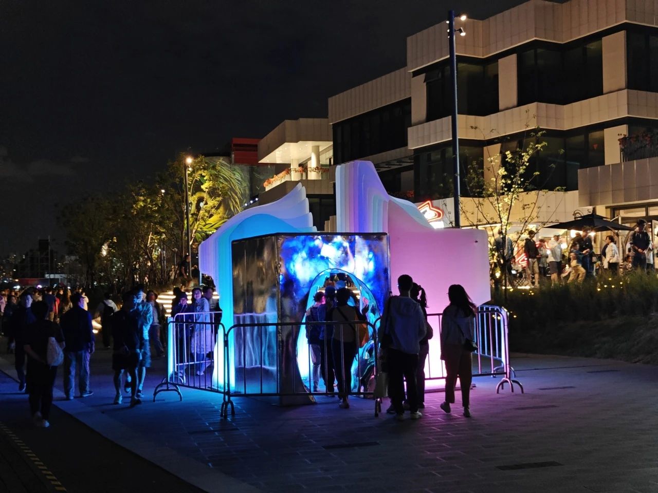 藏不住了，這個(gè)國慶，信達(dá)電通助力上海國際光影節(jié)徐匯分會(huì)場！